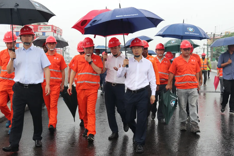 路桥集团党委副书记、副董事长、 总经理刘小波赴孟加拉达卡绕城高速公路项目开展调研和2024年度“夏送清凉”慰问活动
